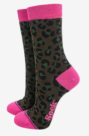 Leopard Print Bamboo Socks in Khaki / Hot Pink