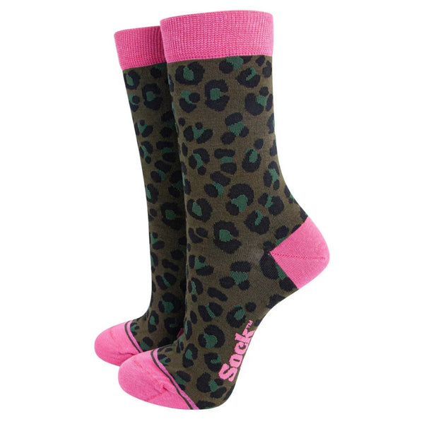 Leopard Print Bamboo Socks in Khaki / Hot Pink